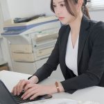atid00637 ｜無能な部下にクリトリスを「吸うやつ」で下半身ガクガクになるまでイカされ続けた女上司 白峰ミウ｜アタッカーズ